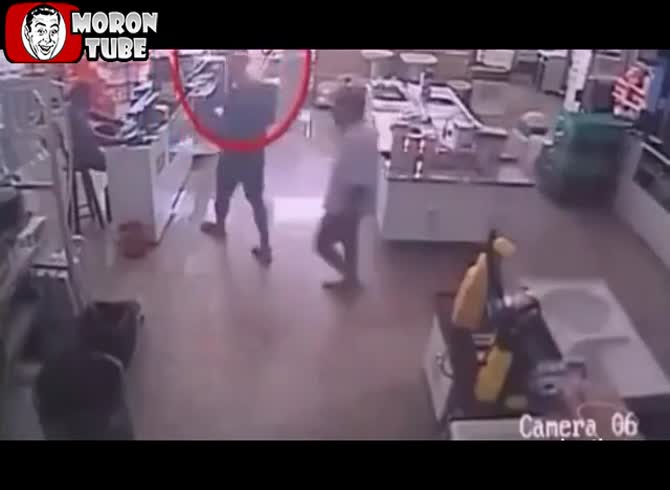 Video :After being dumped, he puts his ex-girlfriend to death (publicly notified)